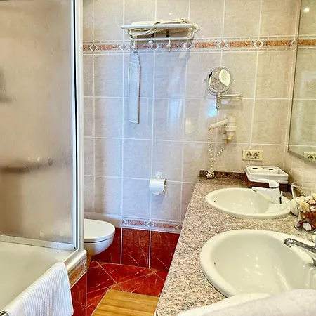 Cocohomes Ikarus Con Jardin Apartamento